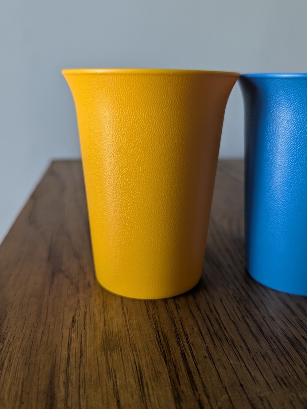 ๐ Vintage Tupperware #109 Kids Colorful Bell Tumblers 7oz Set of 4 Cups - Picture 3 of 15